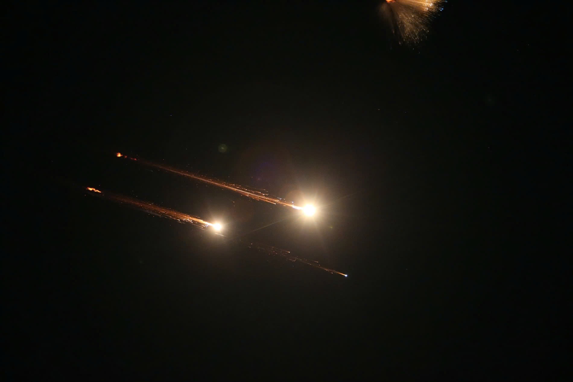 Khoanh khac ten lua Iran dap xuong thanh pho Haifa cua Israel hinh anh