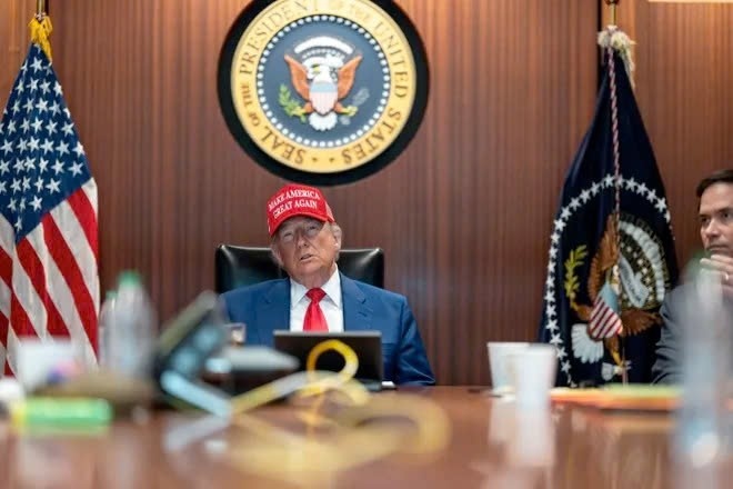 Dang sau quyet dinh khong kich Iran bat ngo cua Tong thong Trump hinh anh