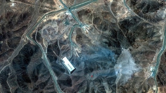 Fordow lai bi khong kich hinh anh