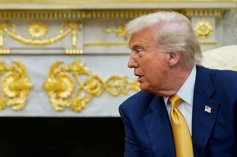 Ong Trump bac bo cao buoc dung do gia trang tri Phong Bau duc hinh anh