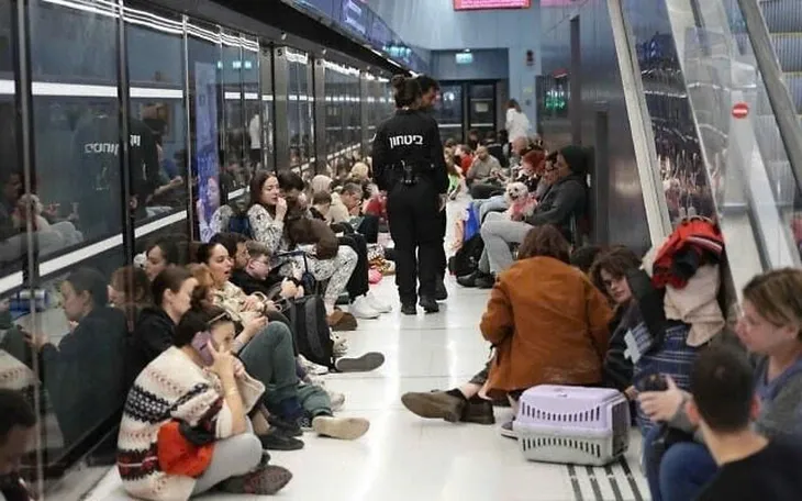 Hinh anh hon loan bao trum khi My - Israel tan cong Iran hinh anh