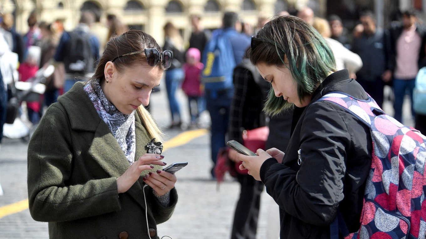 Nga cat Internet dien rong giua tam bao chien tranh hinh anh