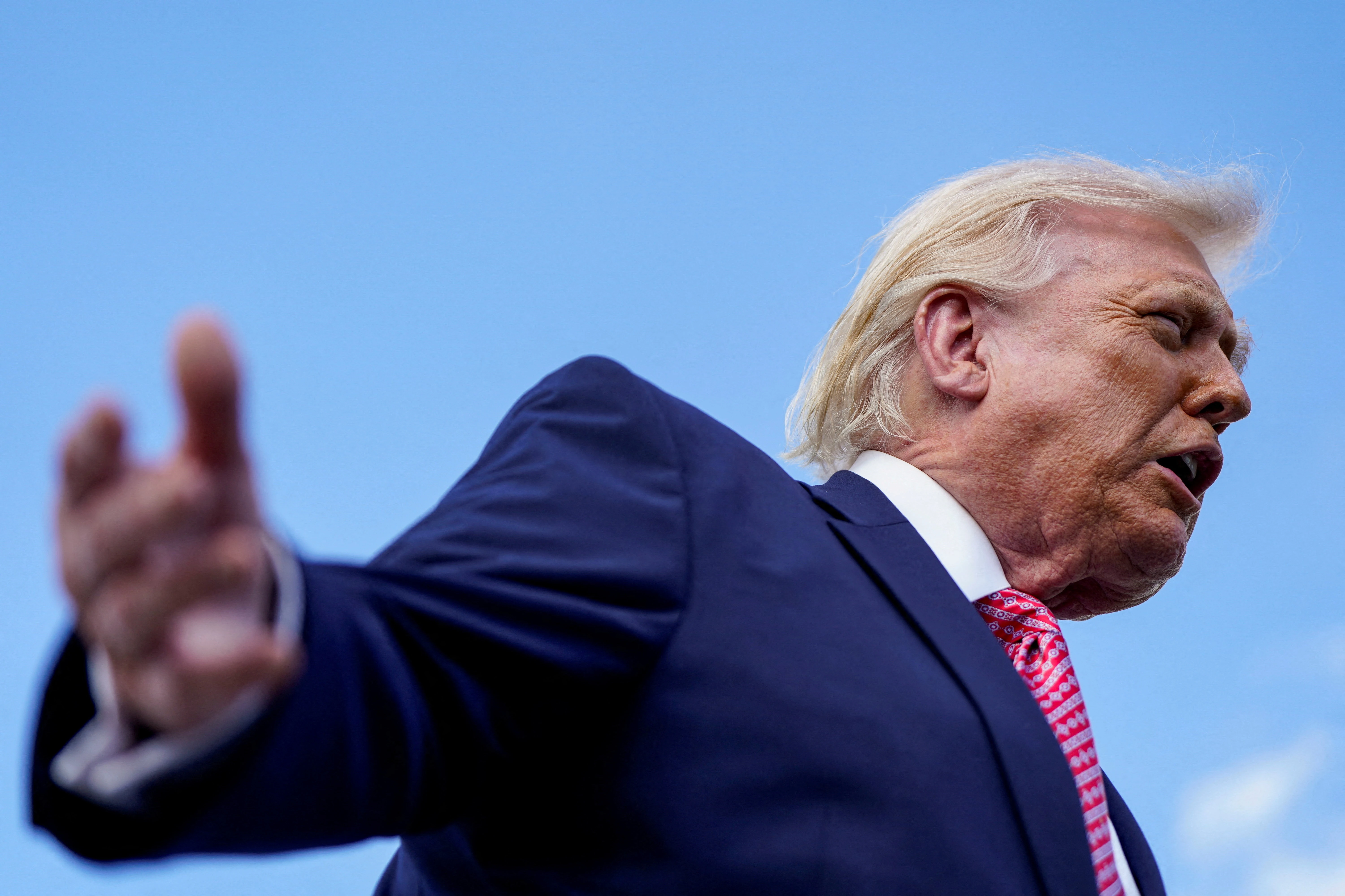 Ong Trump goi Eo bien Hormuz la 'Eo bien Trump' hinh anh