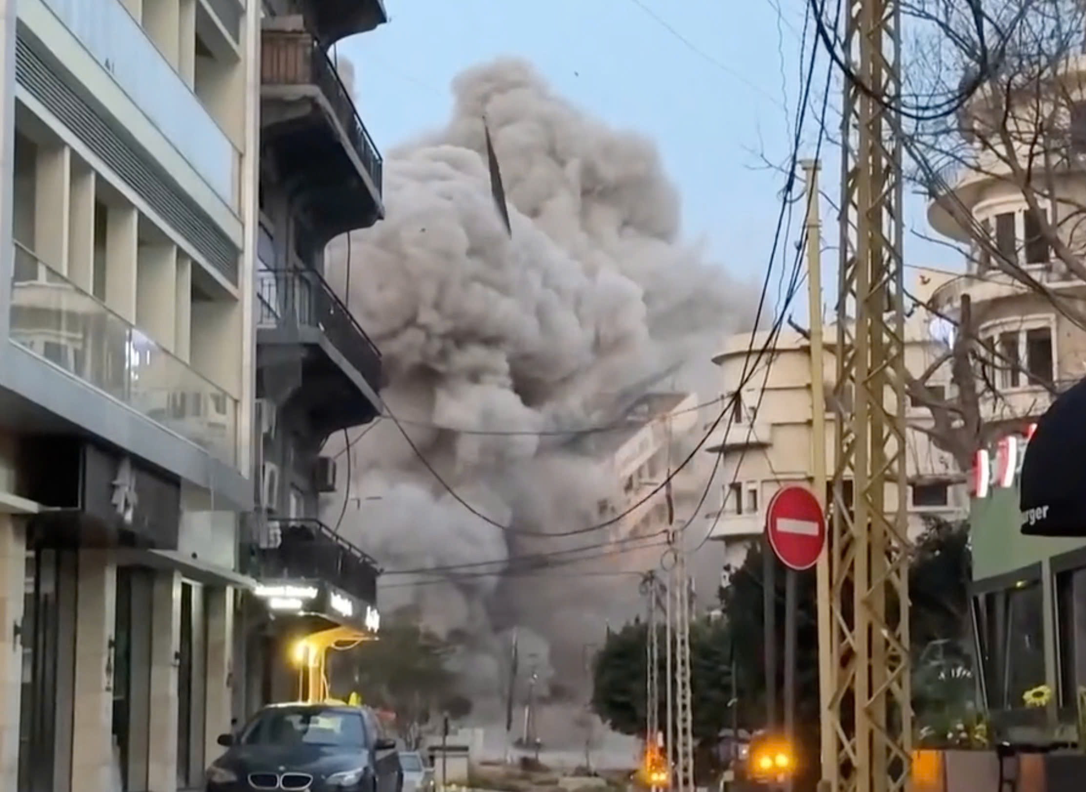 Can canh Israel khong kich Beirut, ha sat bo truong Tinh bao Iran hinh anh