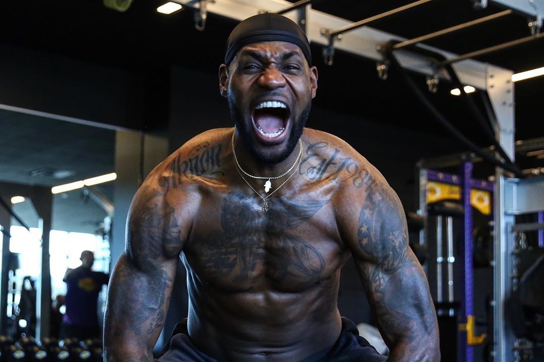 LeBron James va nhung cau thu bong ro co co bap hoan hao hinh anh