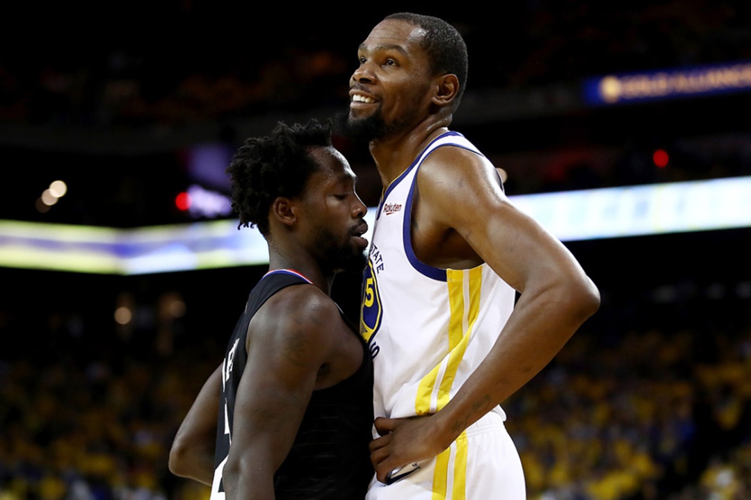 Cau thu bong ro NBA khai gian chieu cao anh 1