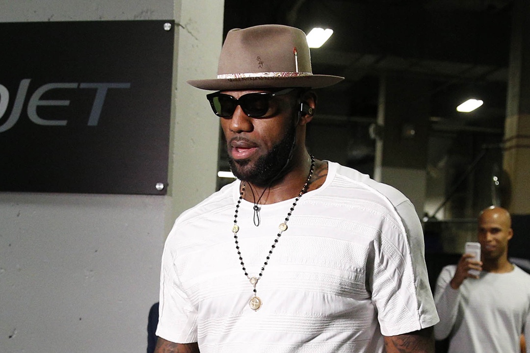 Vi sao cau thu NBA luon mac sanh dieu truoc khi thi dau? hinh anh