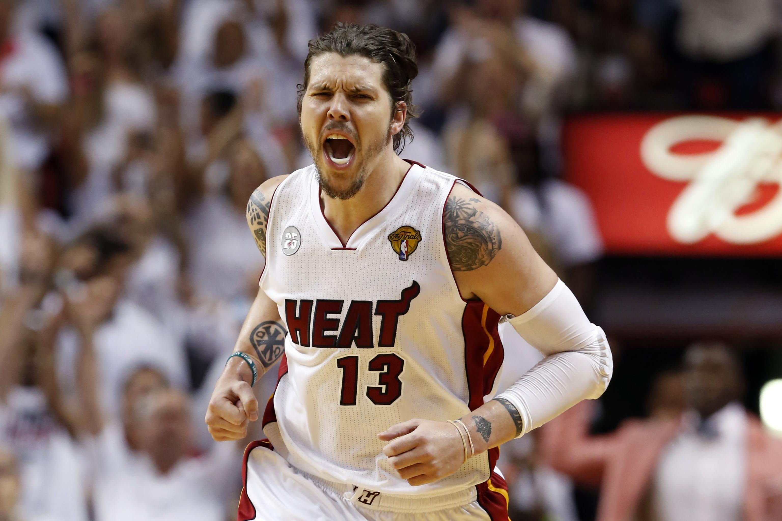 Cuu vo dich NBA kiem gan 100 trieu USD nho nem 3 diem hinh anh