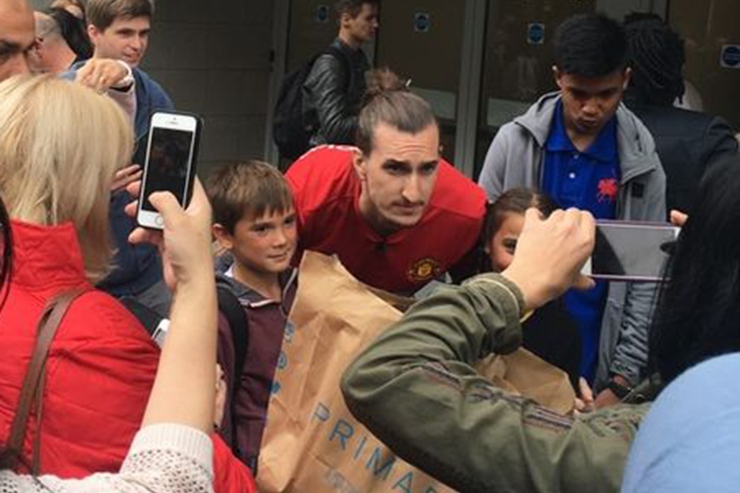 Ban sao Ibrahimovic anh 8