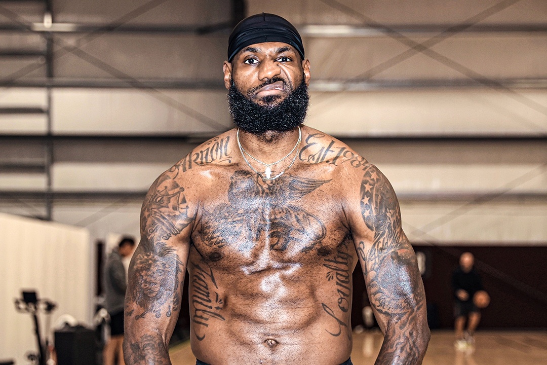 LeBron James khoe co bung 6 mui o tuoi 35 hinh anh