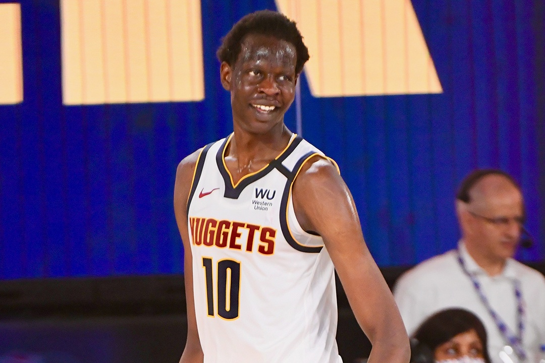 VDV bong ro cao 2,18 m voi sai tay dai 2,34 m gay chu y o NBA la ai? hinh anh