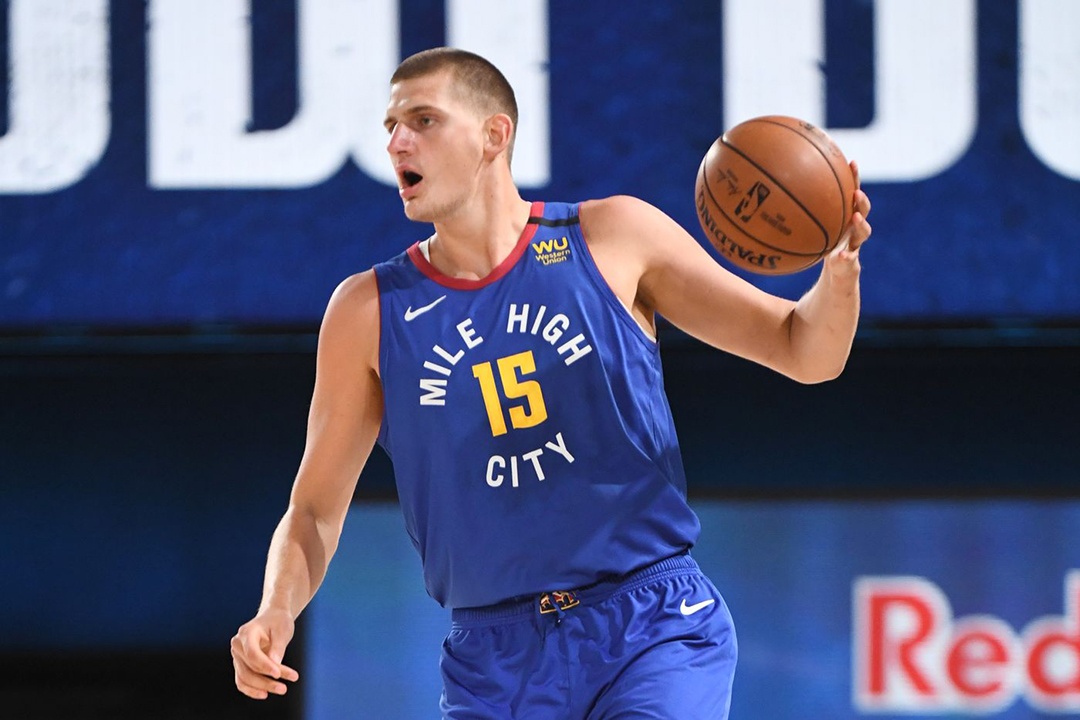 Cau thu bong ro NBA cao hon 2 m anh 1