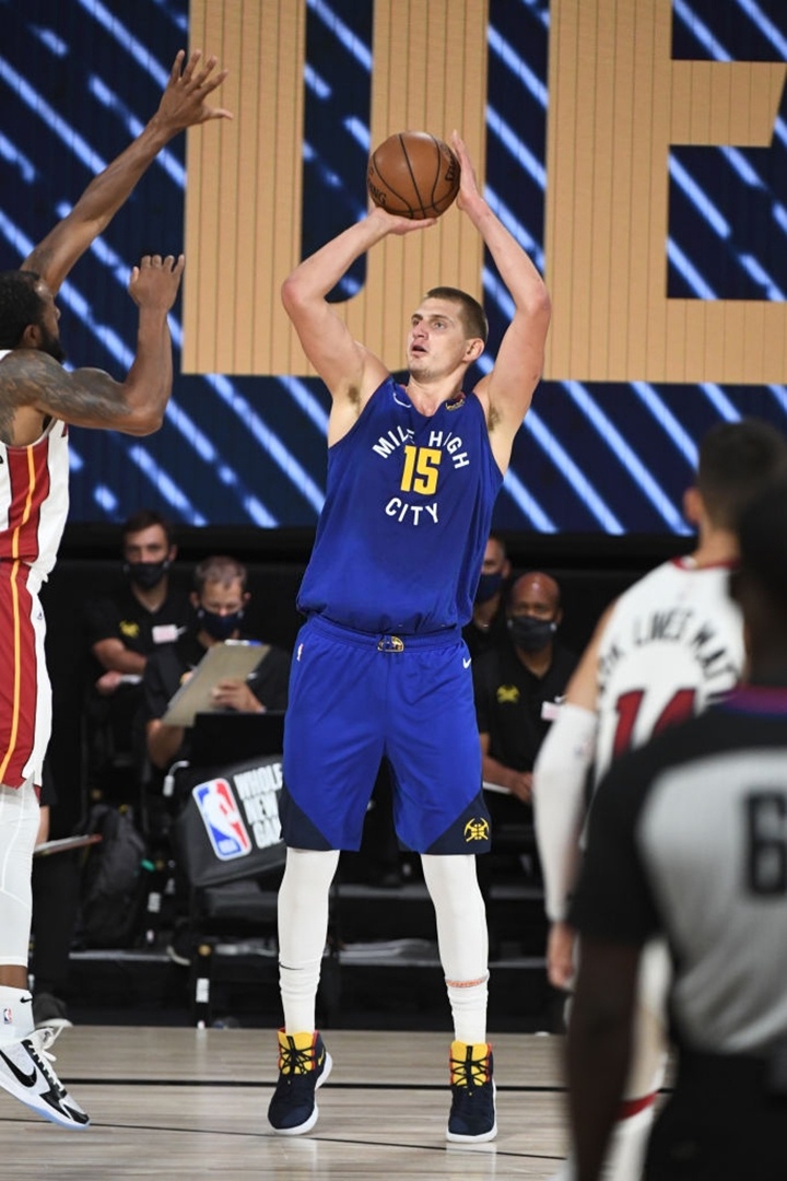 Cầu thủ bóng rổ NBA cao hơn 2 m ảnh 2 Cau thu bong ro NBA cao hon 2 m anh 2