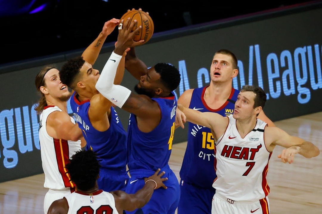 Cau thu bong ro NBA cao hon 2 m anh 4