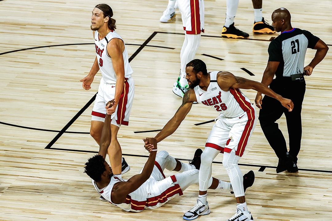 Cau thu bong ro NBA cao hon 2 m anh 10