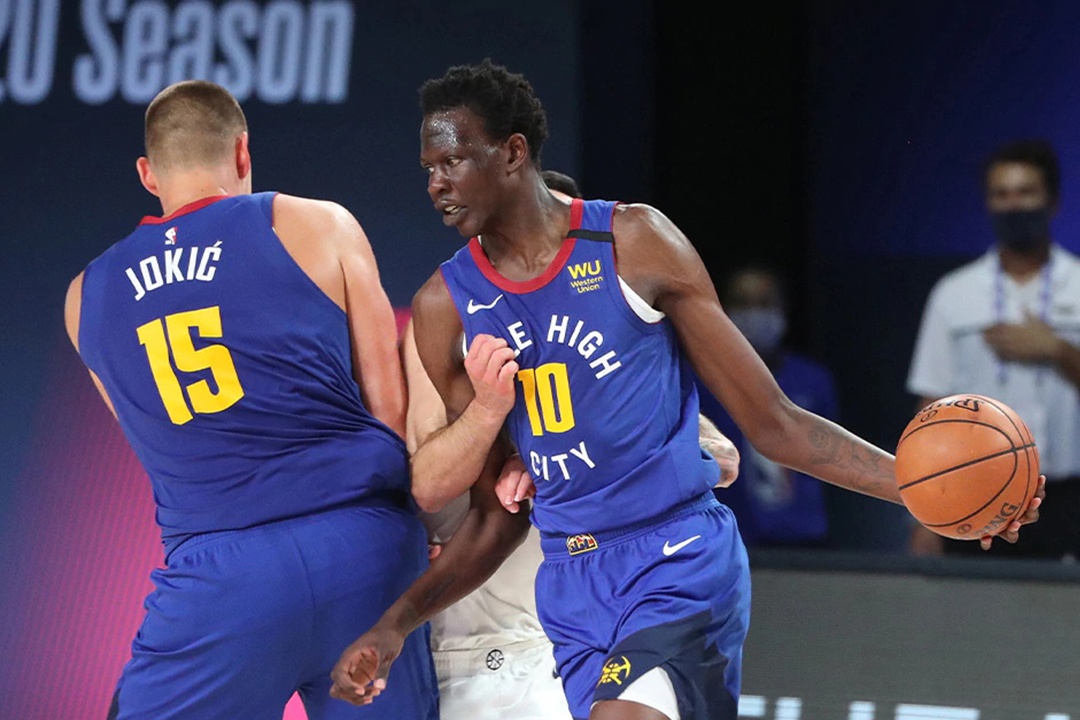 Dan cau thu cao hon 2 m khong the giup doi bong ro NBA thoat thua hinh anh