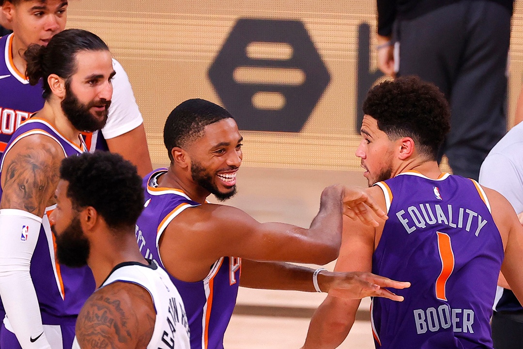 Devin Booker loai Kawhi Leonard va Paul George de ghi diem anh 3