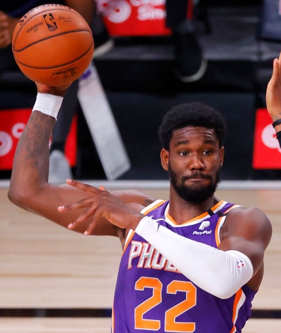 Devin Booker loại Kawhi Leonard và Paul George để ghi điểm ảnh 6 Devin Booker loai Kawhi Leonard va Paul George de ghi diem anh 6