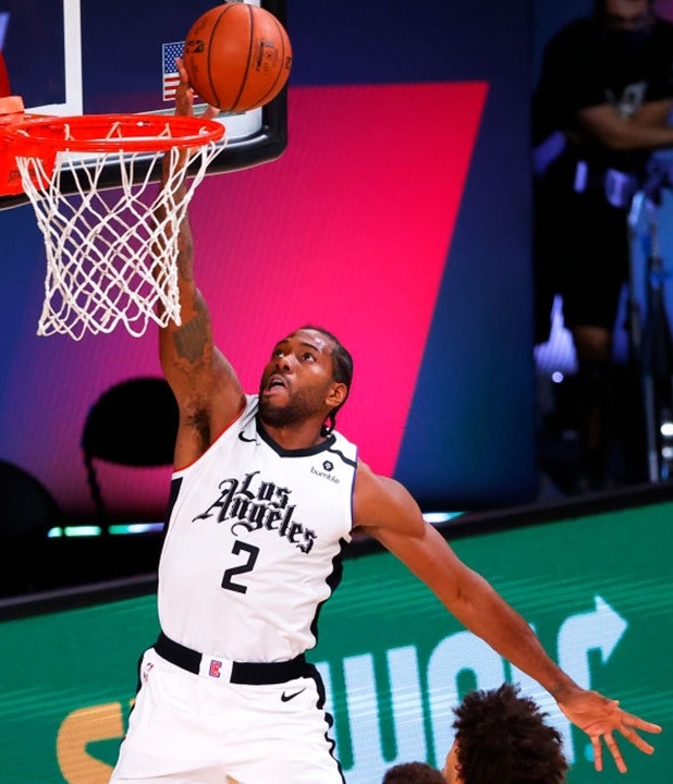 Devin Booker loại Kawhi Leonard và Paul George để ghi điểm ảnh 7 Devin Booker loai Kawhi Leonard va Paul George de ghi diem anh 7