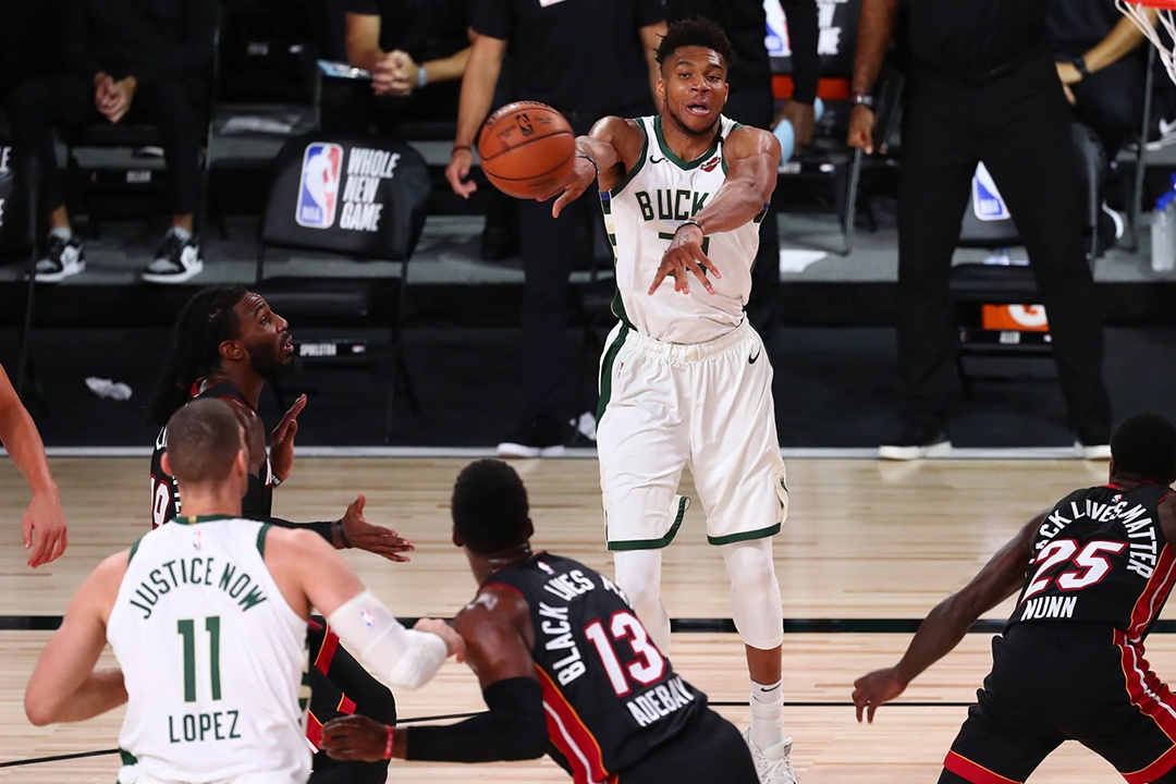 Antetokounmpo vuot 4 cau thu trong 2 giay de up ro anh 13