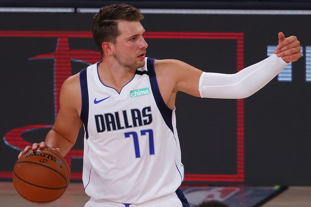 Luka Doncic lap ky luc o ngay khai man vong play-off NBA hinh anh