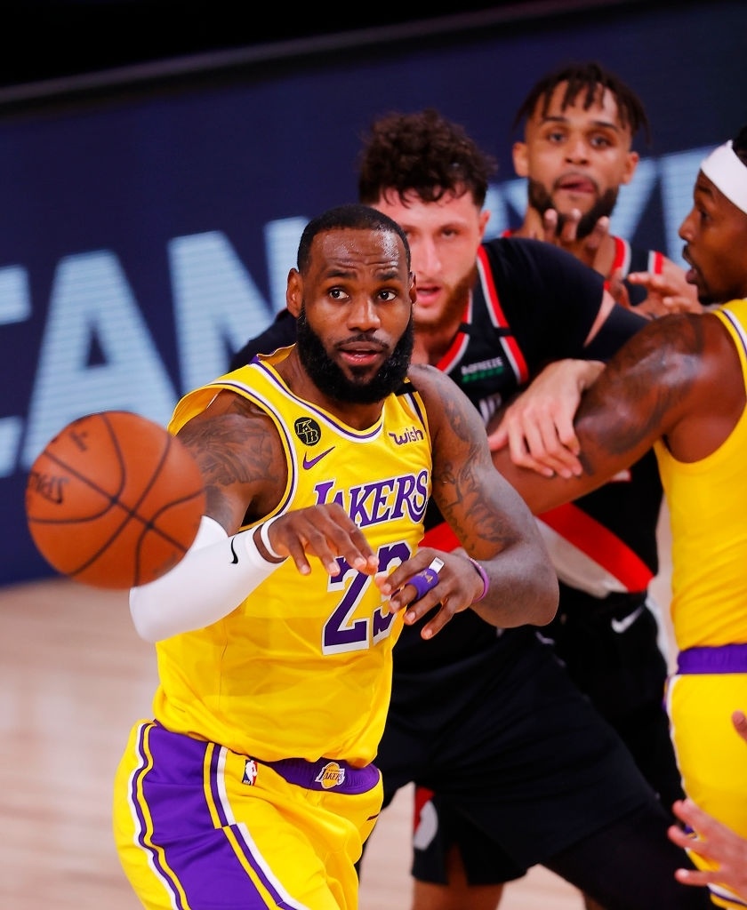 LeBron James xoay nguoi loai 4 cau thu anh 5