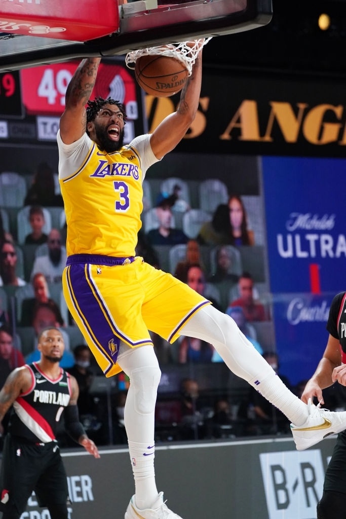 LeBron James xoay nguoi loai 4 cau thu anh 8