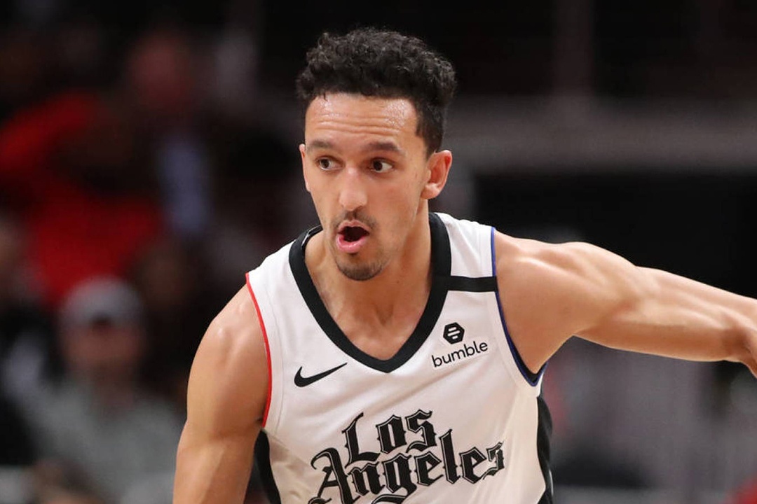 Cau thu tre Clippers up ro truoc trung phong cao 2,24 m hinh anh