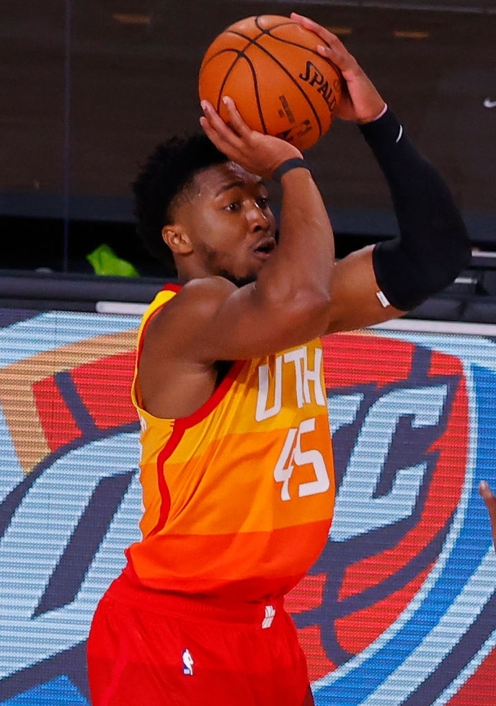 Sao bóng rổ nặng 115 kg húc ngã đối thủ ảnh 4 Sao bong ro nang 115 kg huc nga doi thu anh 4