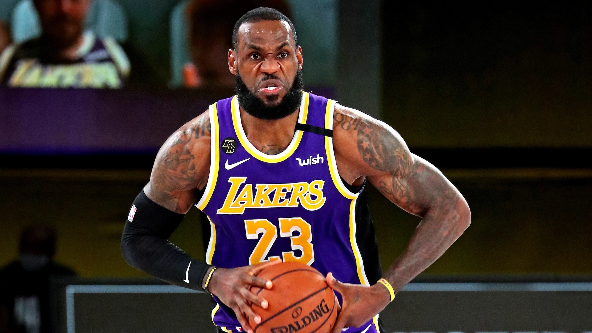 LeBron James - bai toan kho giai cua Miami Heat o NBA Finals 2020 hinh anh