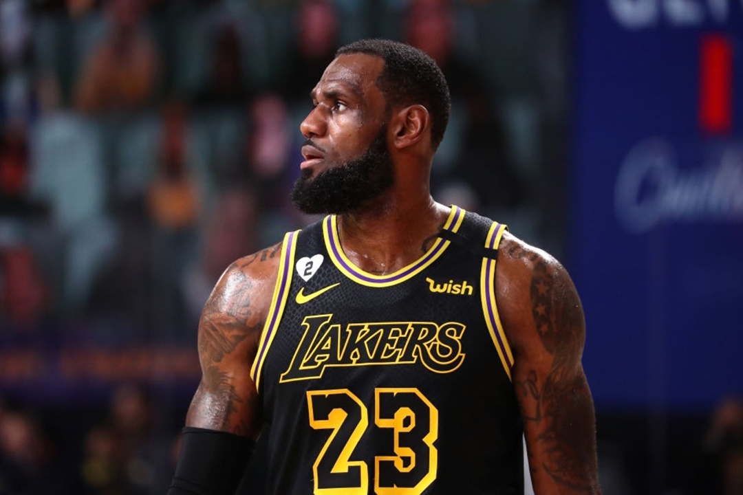 Lakers chua the vo dich trong ngay LeBron James nem 6 lan 3 diem hinh anh