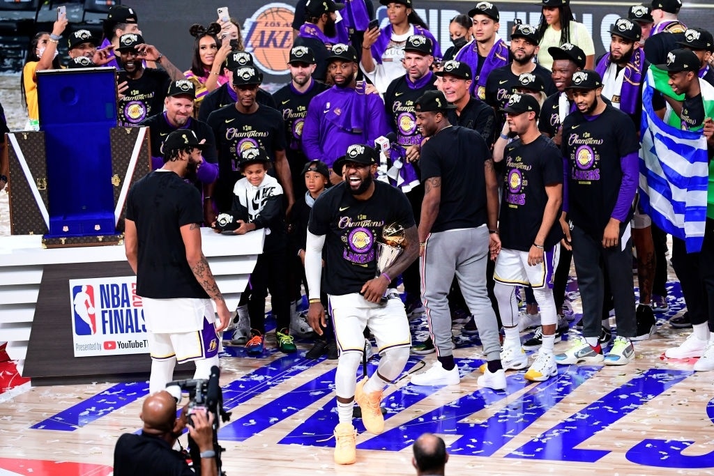 Los Angeles Lakers vo dich anh 9