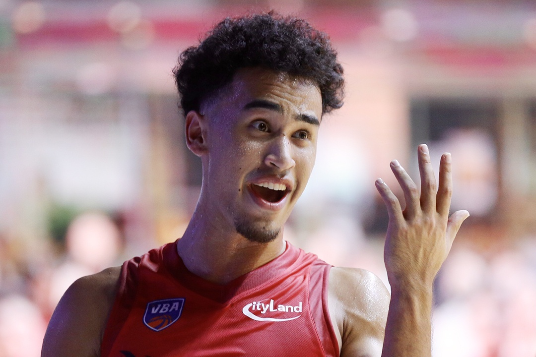 Ngoi sao Viet kieu Christian Juzang bung no ngay khai mac VBA hinh anh