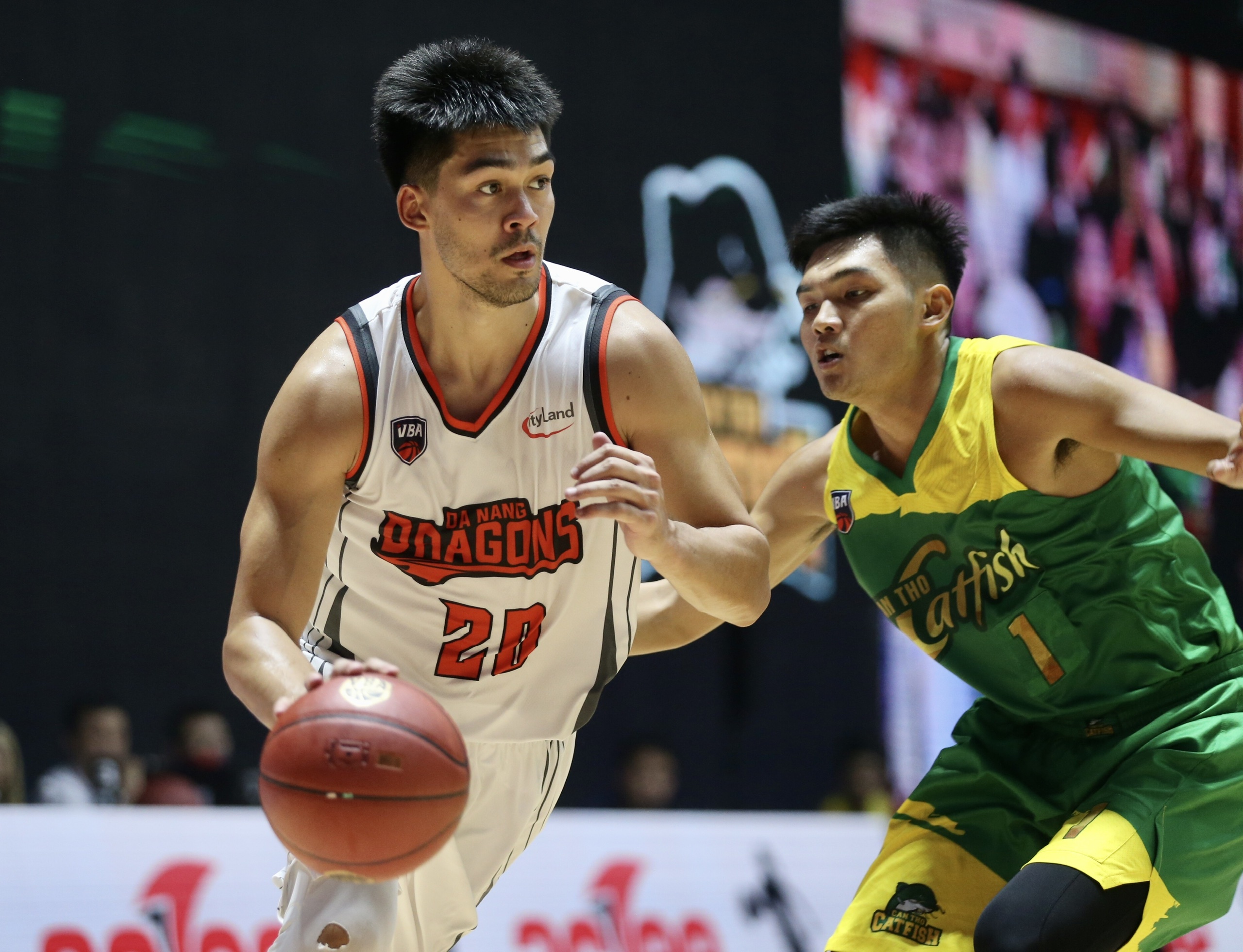 Sao Viet kieu cao 2m anh 1