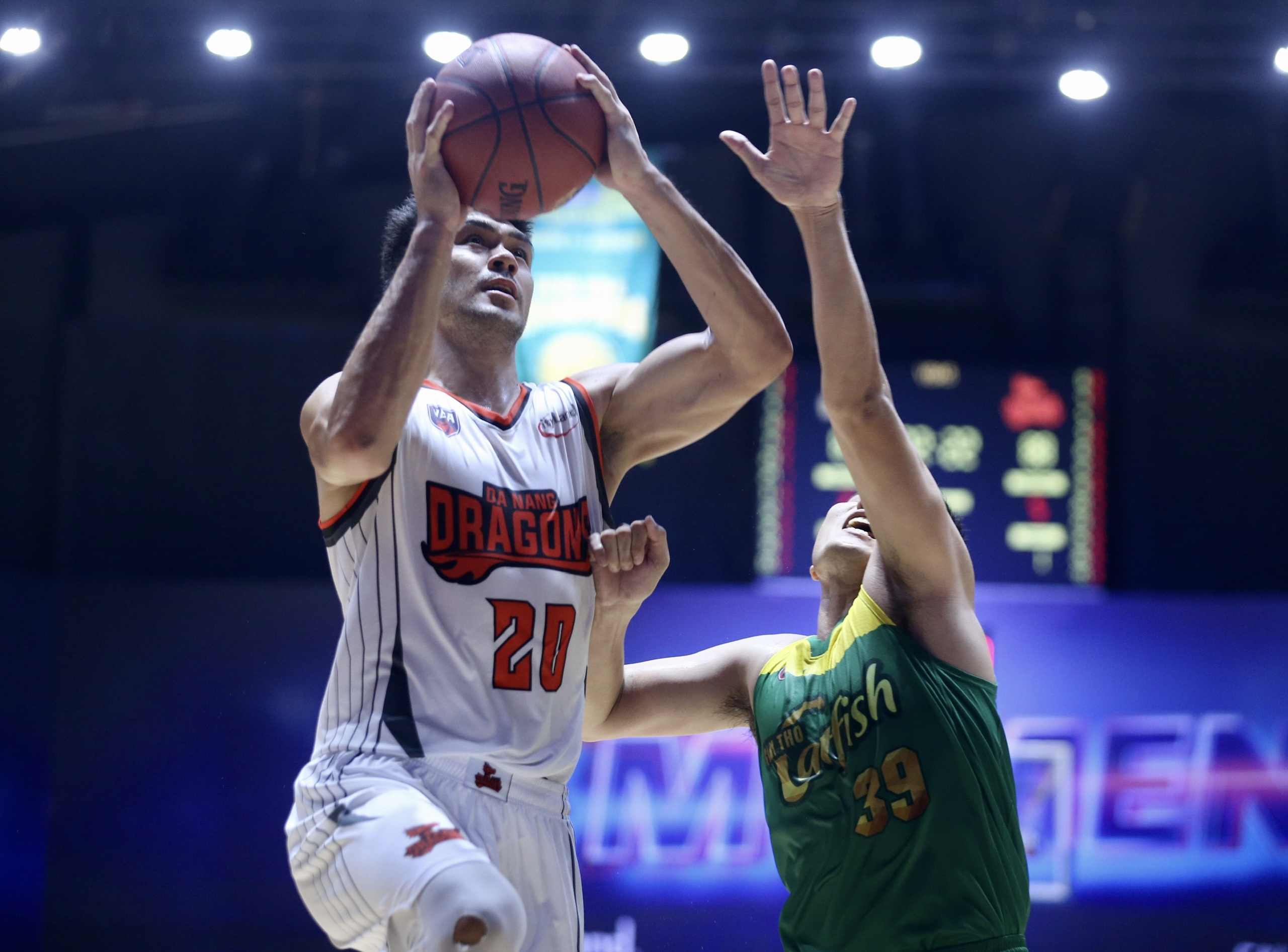 Sao Viet kieu cao 2m anh 2