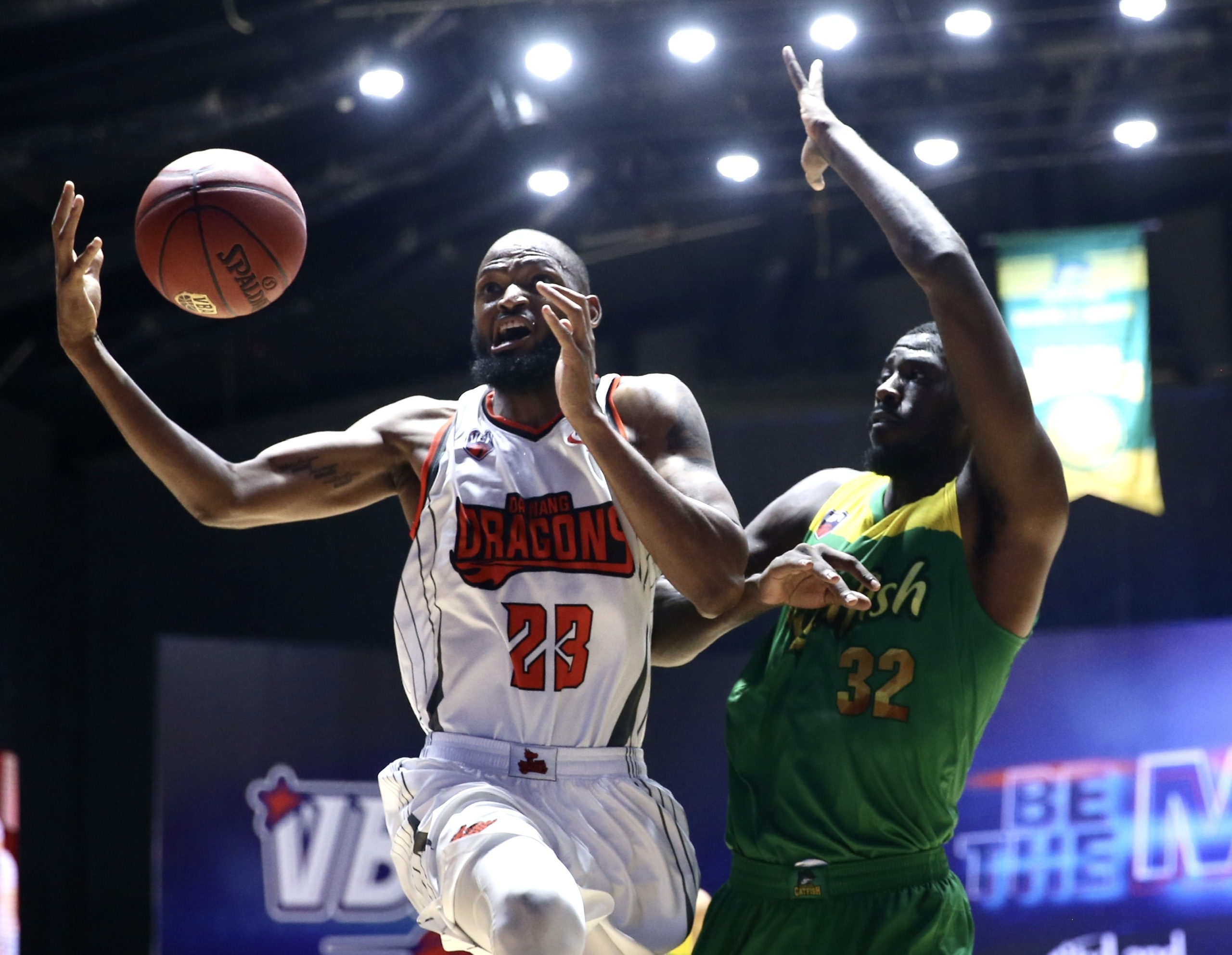 Sao Viet kieu cao 2m anh 5