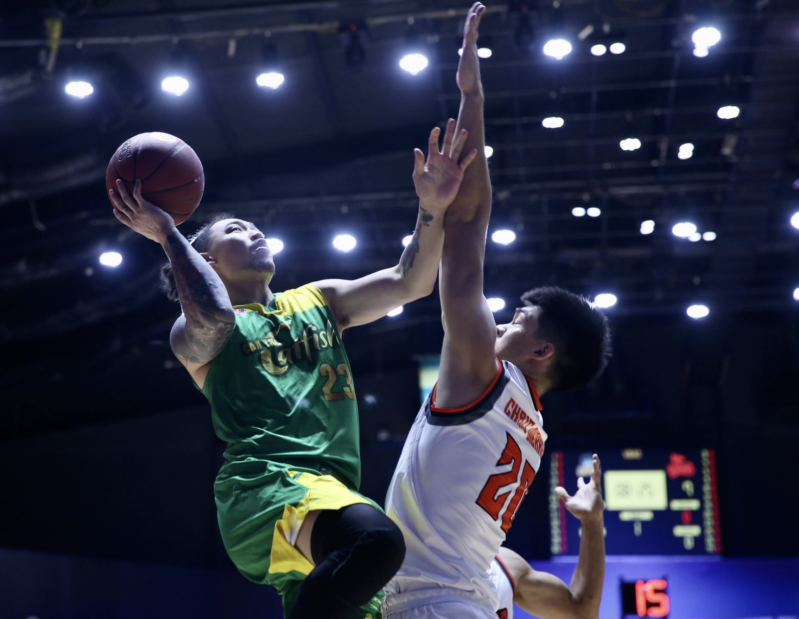 Sao Viet kieu cao 2m anh 7