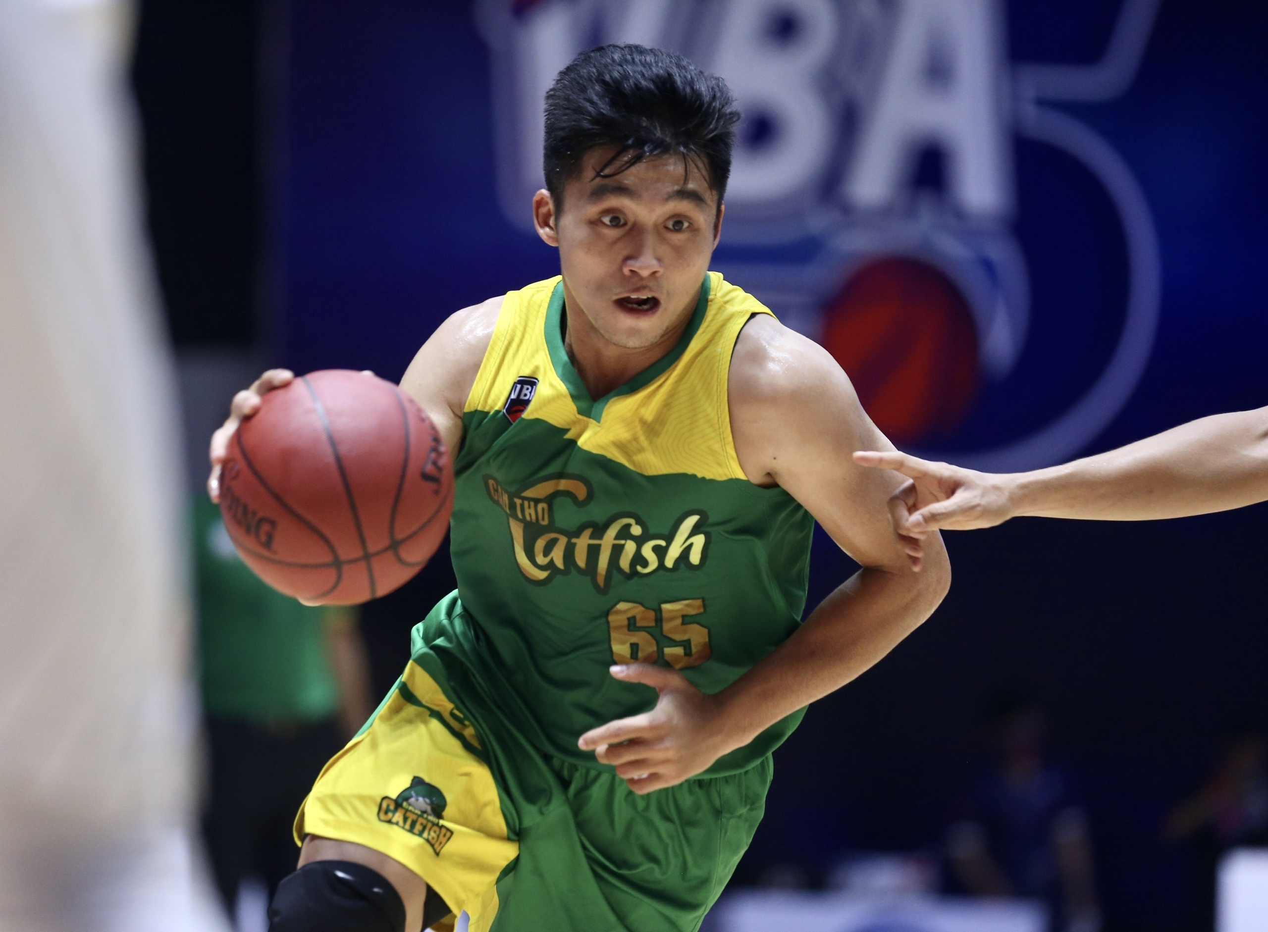 Sao Viet kieu cao 2m anh 8