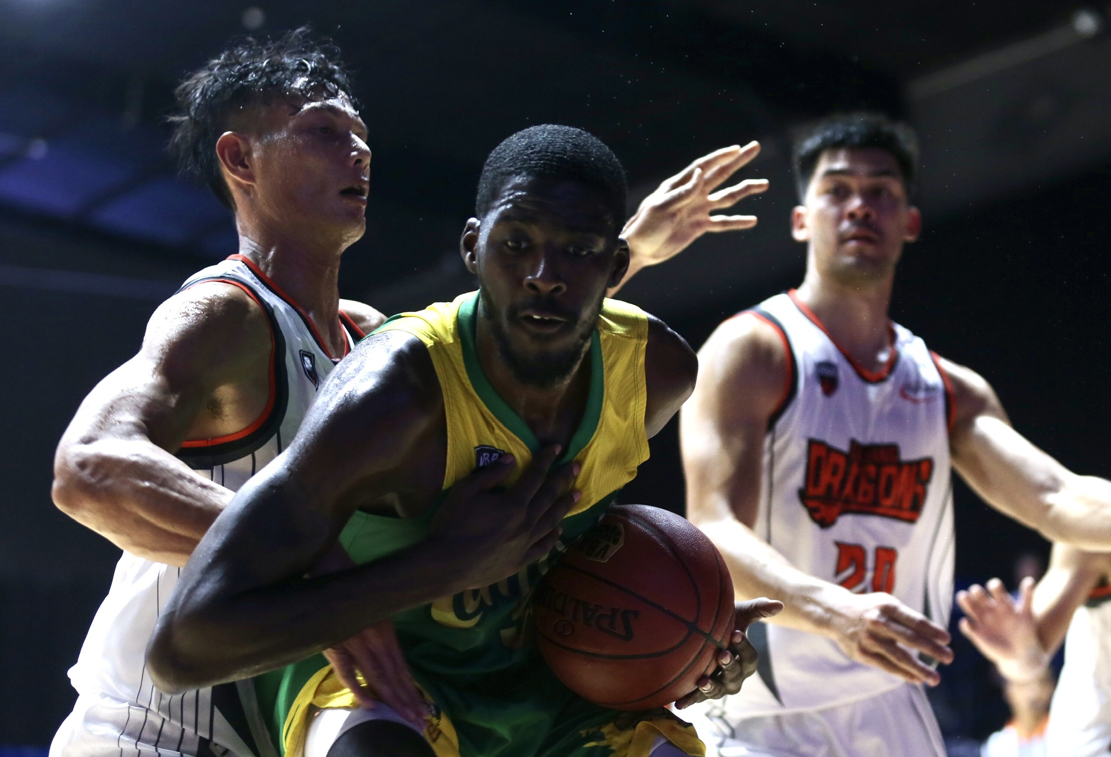 Sao Viet kieu cao 2m anh 9