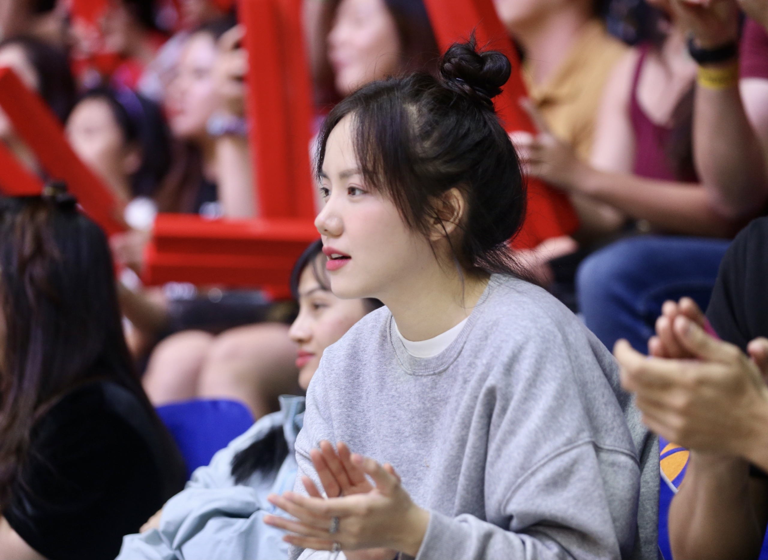 Phuong Ly den san tiep lua cho Thang Long Warriors hinh anh