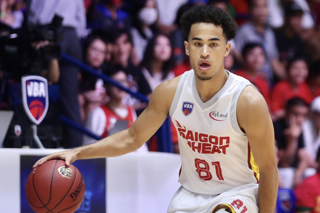 Thang Long Warriors phong toa sao Viet kieu Christian Juzang hinh anh