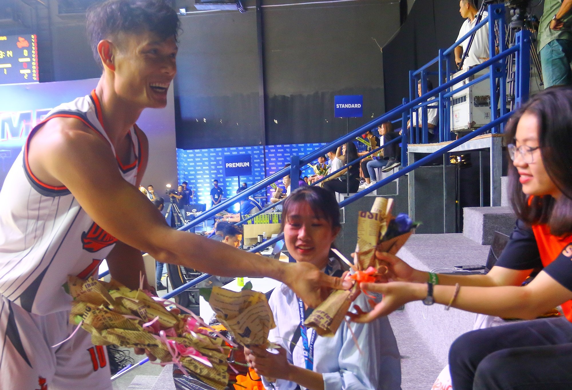 Nguyen Van Hung tang hoa fan nu anh 1