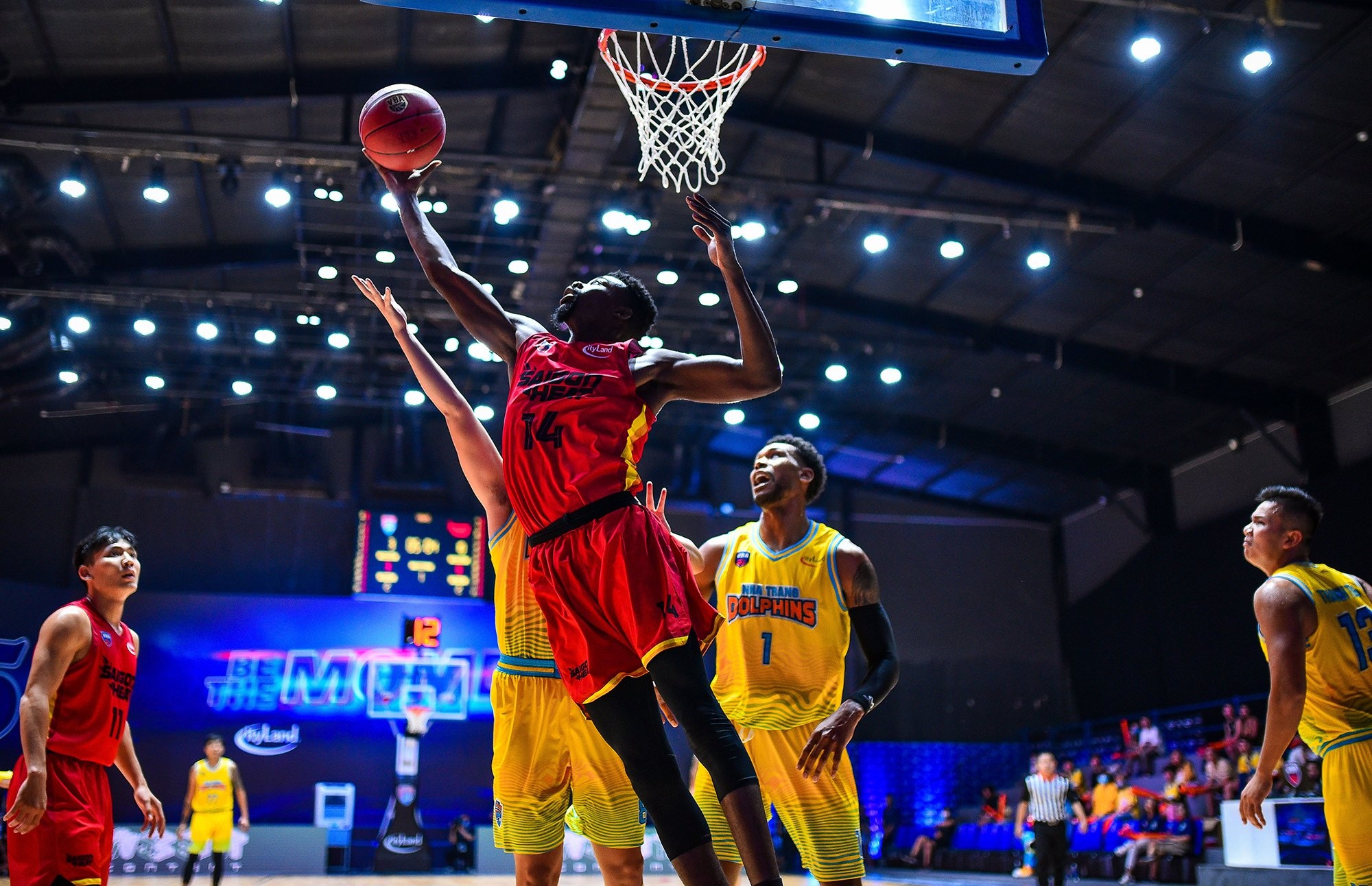 Miu Le xem bong ro anh 10