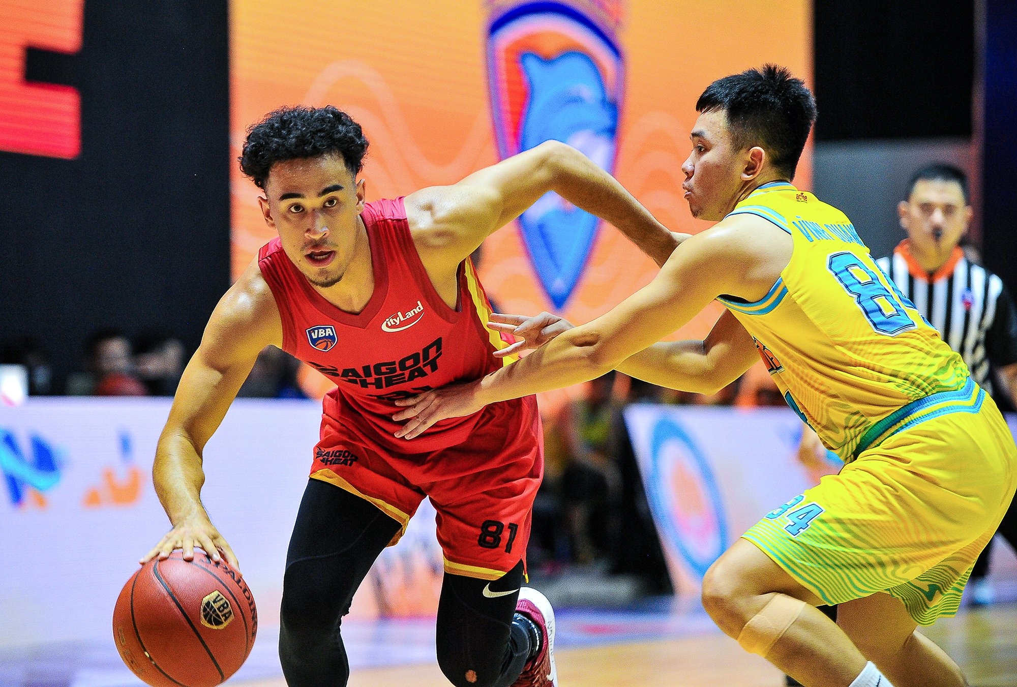 Miu Le xem bong ro anh 3