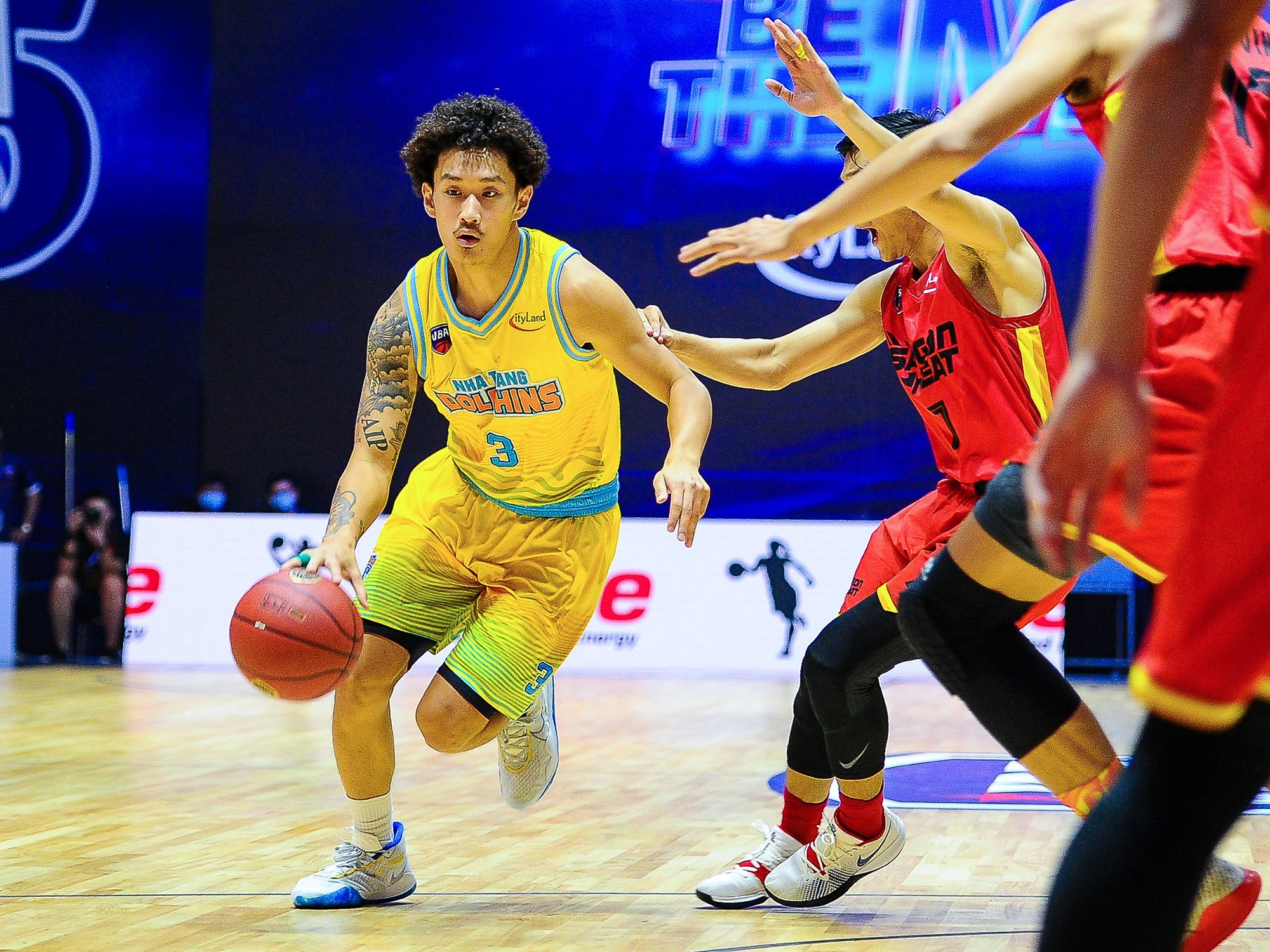 Miu Le xem bong ro anh 6