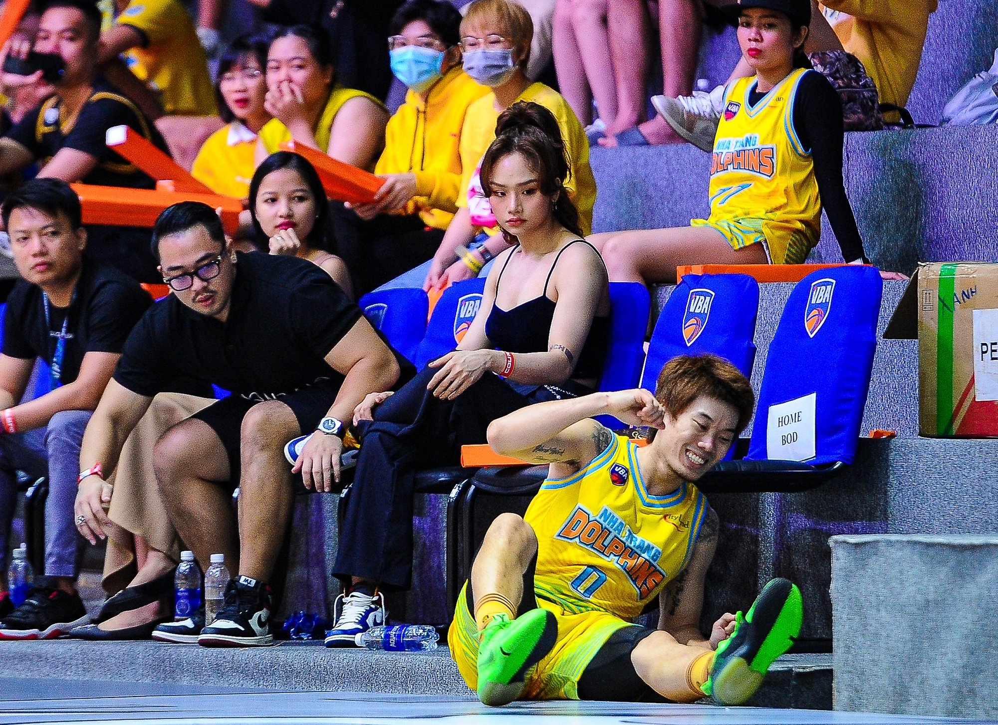 Miu Le xem bong ro anh 7