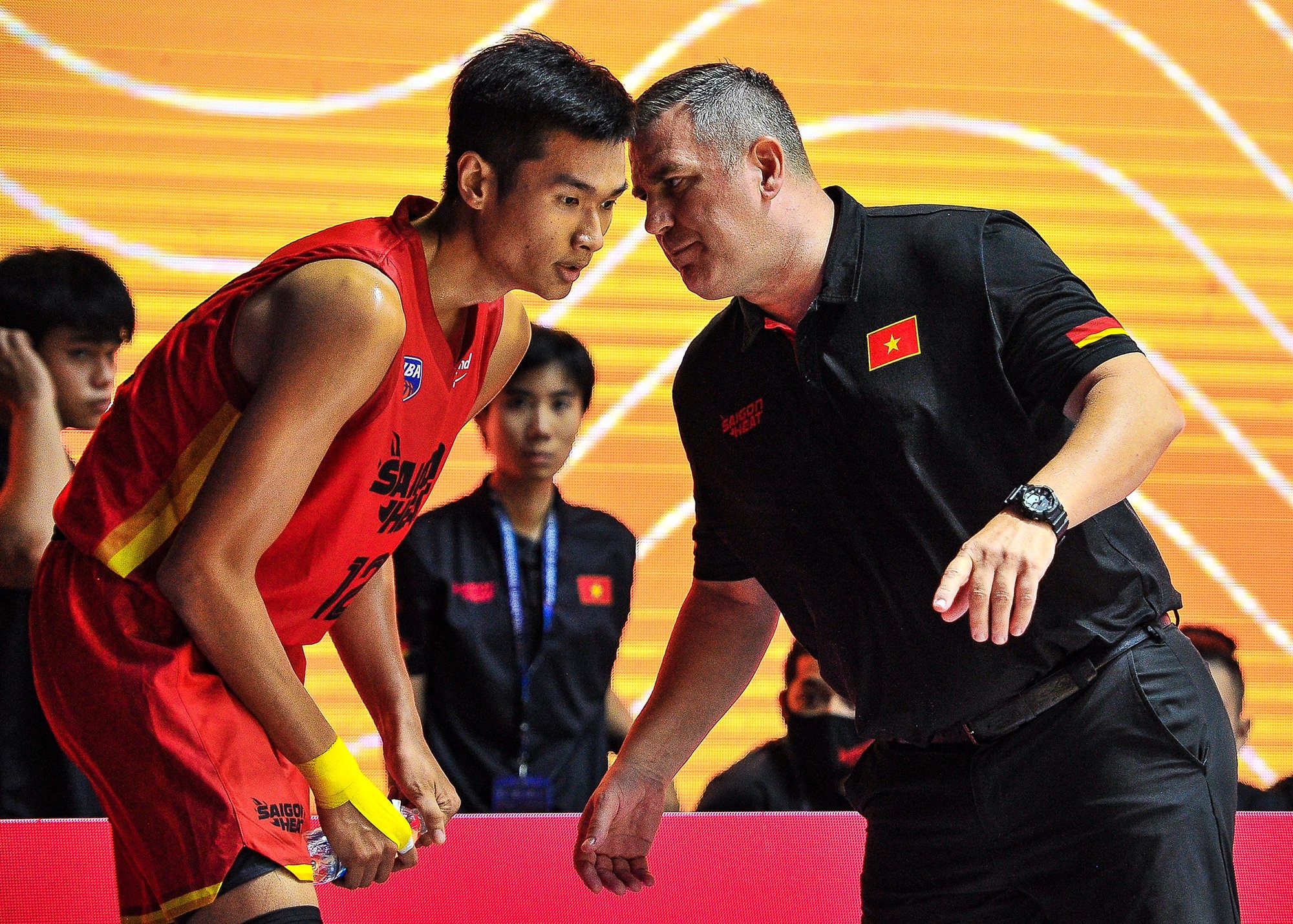 Miu Le xem bong ro anh 8