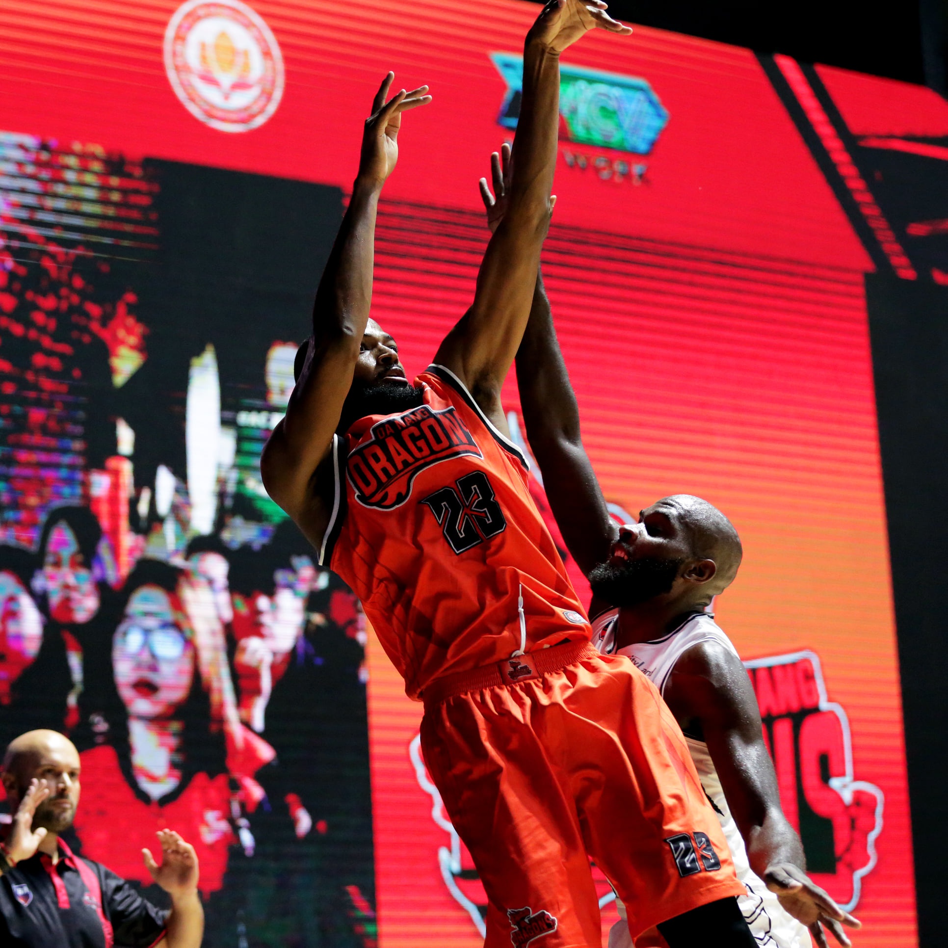 Cau thu bong ro Nguyen Hoang Tuan anh 1