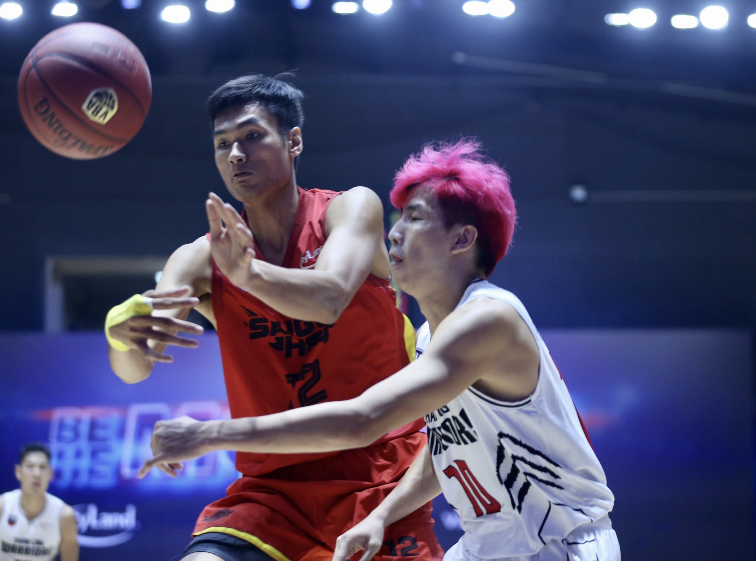 Soobin Hoang Son xem bong ro anh 7