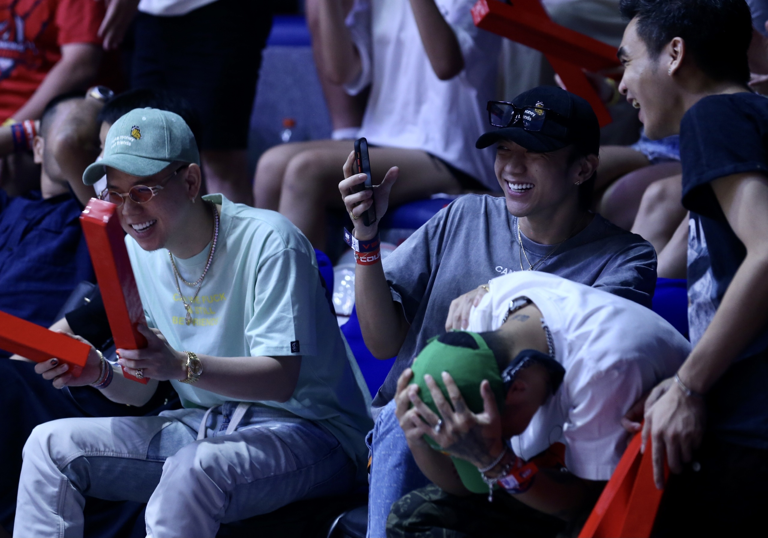 Soobin Hoang Son xem bong ro anh 8